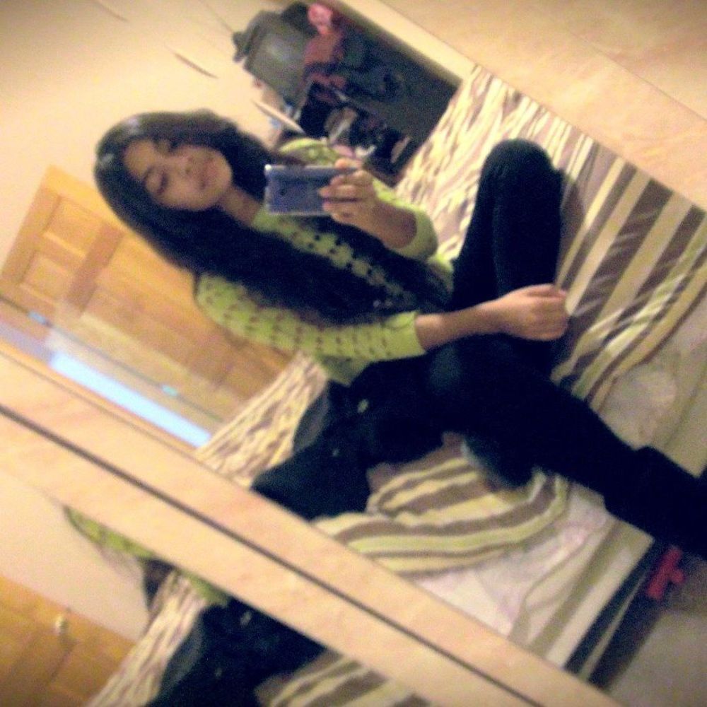 Meet your Posher, Larissa